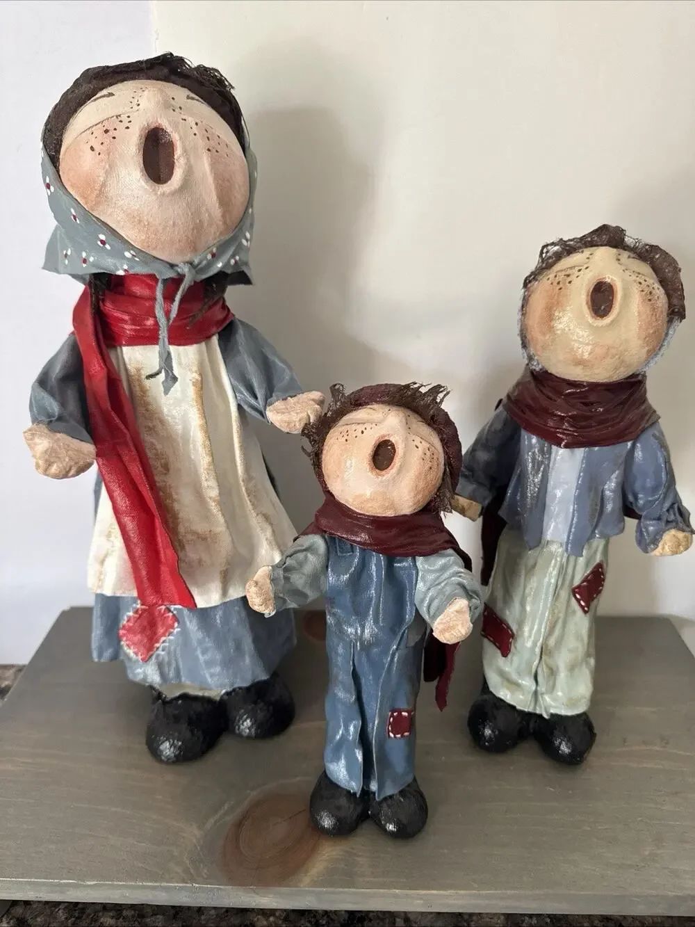 RARE VINTAGE PAPER MACHE CHRISTMAS CAROLERS FIGURES SET - UNIQUE - CUTE XMAS